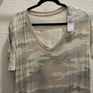 American Eagle soft and sexy v neck tee